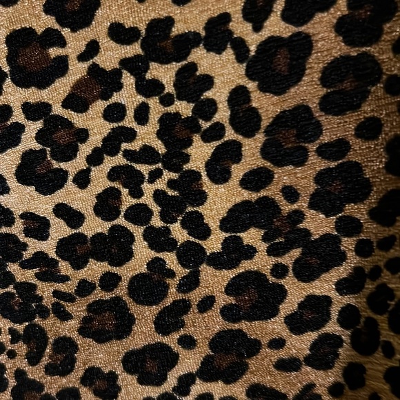 Heavenly long sleeve animal print top for women with built in scarf. Size M - Picture 2 of 5